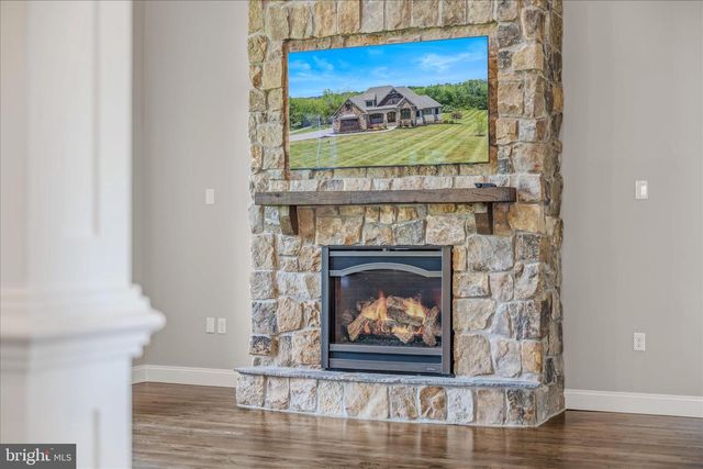 271 CORNELIUS GROVE RD, Martinsburg, WV 25404