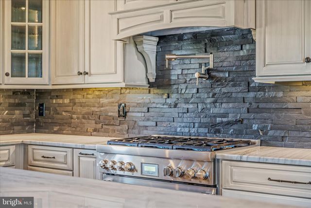 271 CORNELIUS GROVE RD, Martinsburg, WV 25404