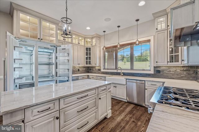 271 CORNELIUS GROVE RD, Martinsburg, WV 25404