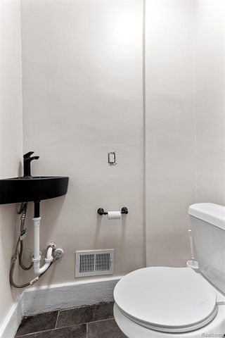 131 Mclean Street, Highland Park, MI 48203