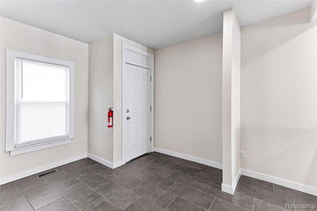 131 Mclean Street, Highland Park, MI 48203