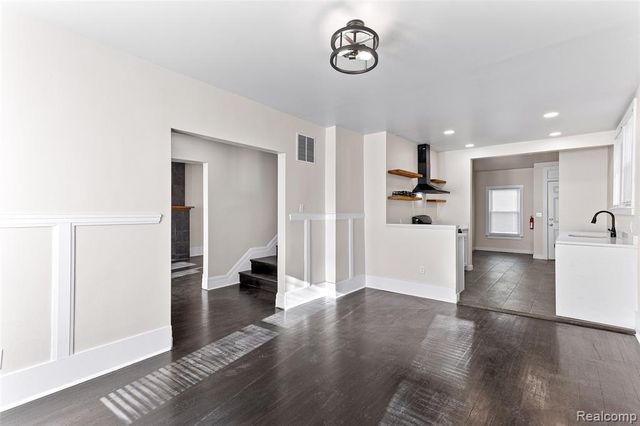 131 Mclean Street, Highland Park, MI 48203