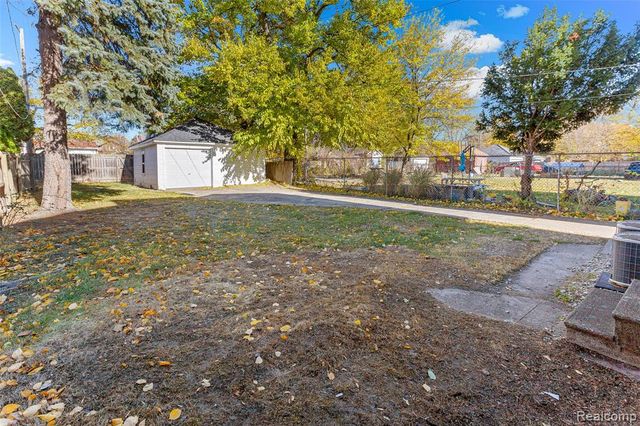 131 Mclean Street, Highland Park, MI 48203