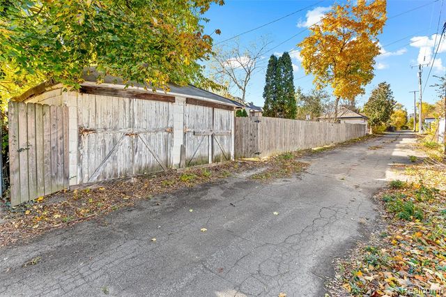 131 Mclean Street, Highland Park, MI 48203