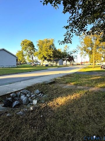 300 Pennsylvania Ave, Emporia, VA 23847