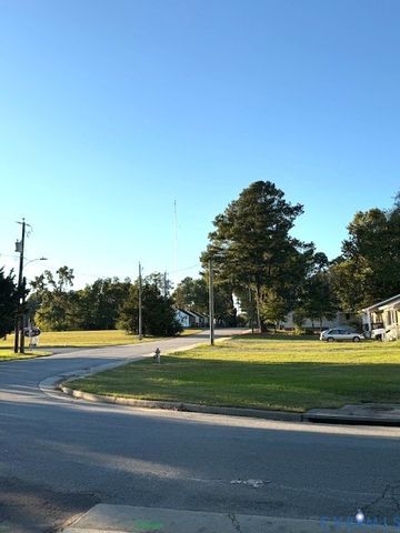 300 Pennsylvania Ave, Emporia, VA 23847