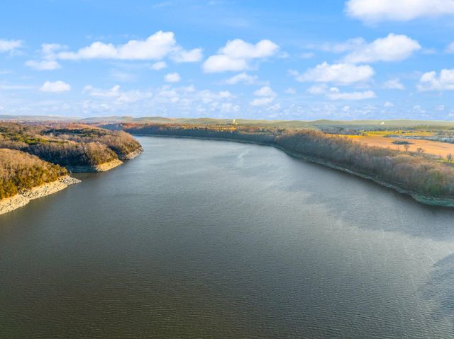 466 Colson Cove Drive, Bronston, KY 42518