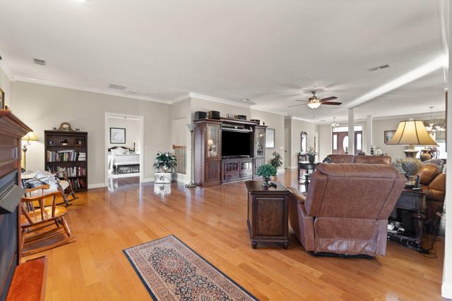 466 Colson Cove Drive, Bronston, KY 42518