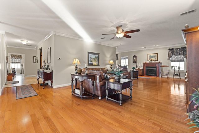 466 Colson Cove Drive, Bronston, KY 42518