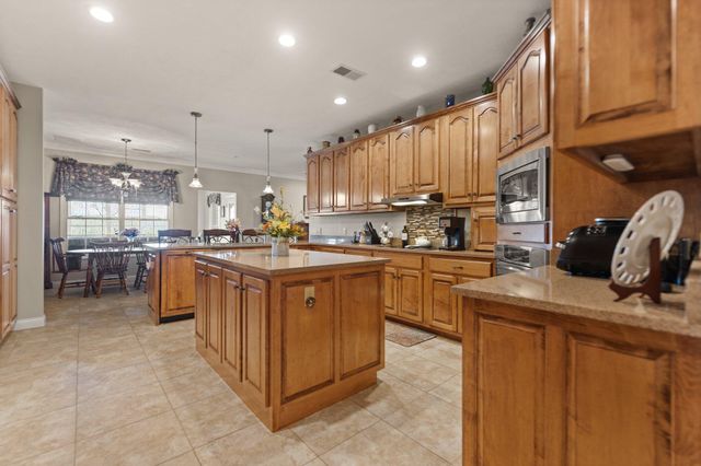 466 Colson Cove Drive, Bronston, KY 42518