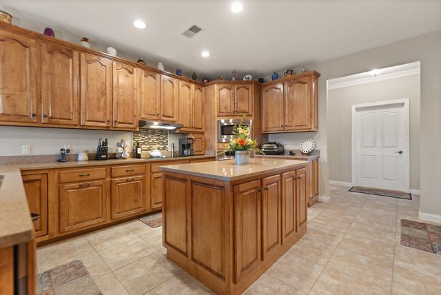 466 Colson Cove Drive, Bronston, KY 42518