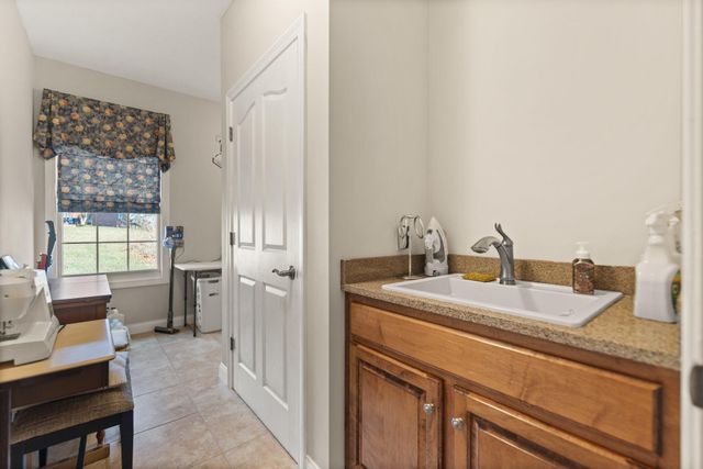 466 Colson Cove Drive, Bronston, KY 42518