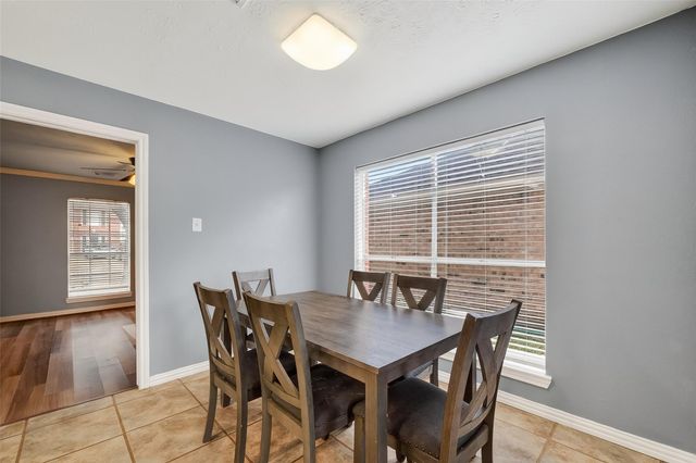 1040 Glenview Drive, Pearland, TX 77581