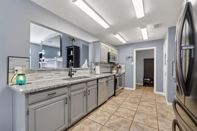 1040 Glenview Drive, Pearland, TX 77581