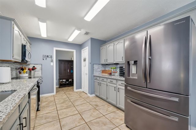 1040 Glenview Drive, Pearland, TX 77581