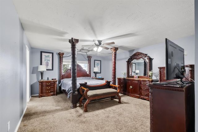 1040 Glenview Drive, Pearland, TX 77581