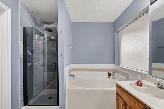 1040 Glenview Drive, Pearland, TX 77581