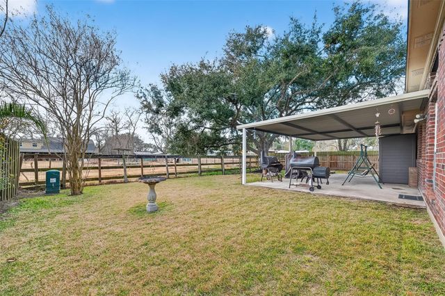 1040 Glenview Drive, Pearland, TX 77581