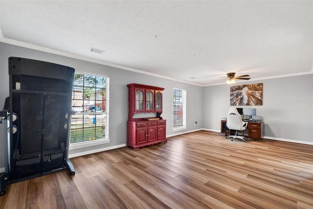 1040 Glenview Drive, Pearland, TX 77581