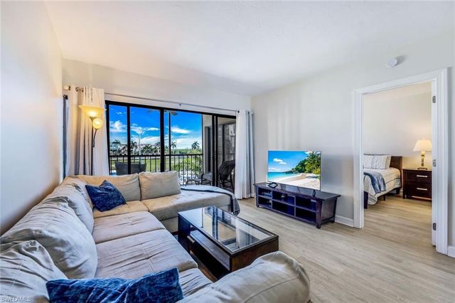 803 River Point DR # 201B, Naples, FL 34102