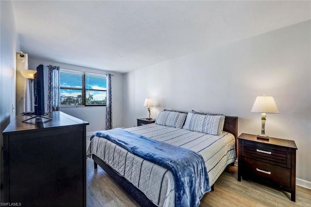 803 River Point DR # 201B, Naples, FL 34102