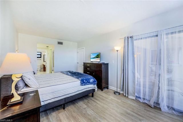 803 River Point DR # 201B, Naples, FL 34102