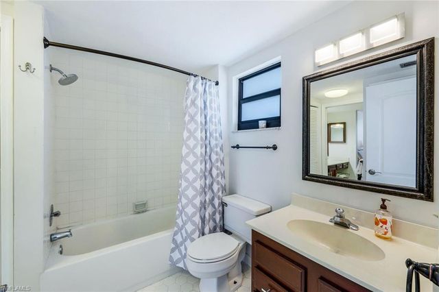 803 River Point DR # 201B, Naples, FL 34102