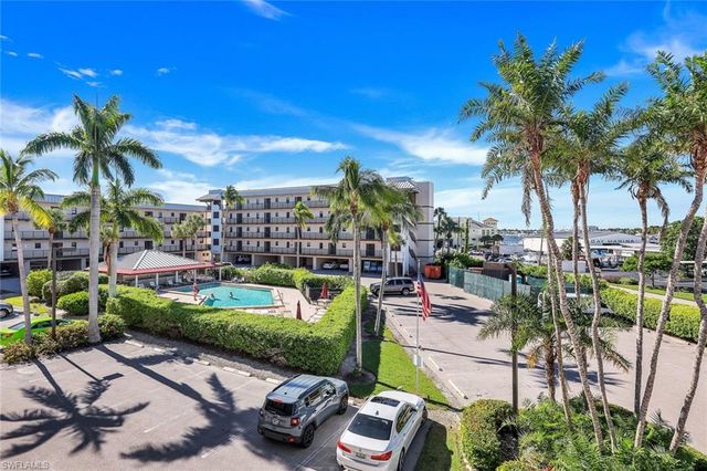 803 River Point DR # 201B, Naples, FL 34102