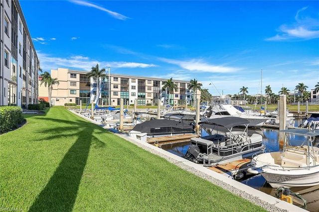 803 River Point DR # 201B, Naples, FL 34102