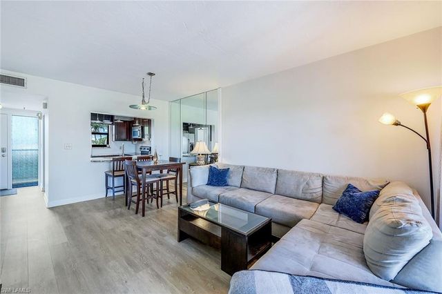 803 River Point DR # 201B, Naples, FL 34102