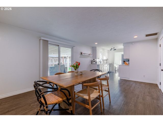 487 SNOOPY Ln Ne, Salem, OR 97301