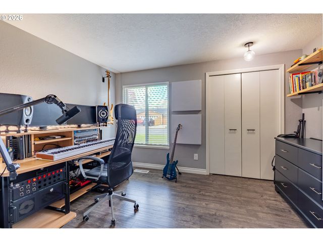 487 SNOOPY Ln Ne, Salem, OR 97301