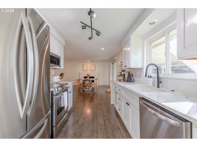 487 SNOOPY Ln Ne, Salem, OR 97301