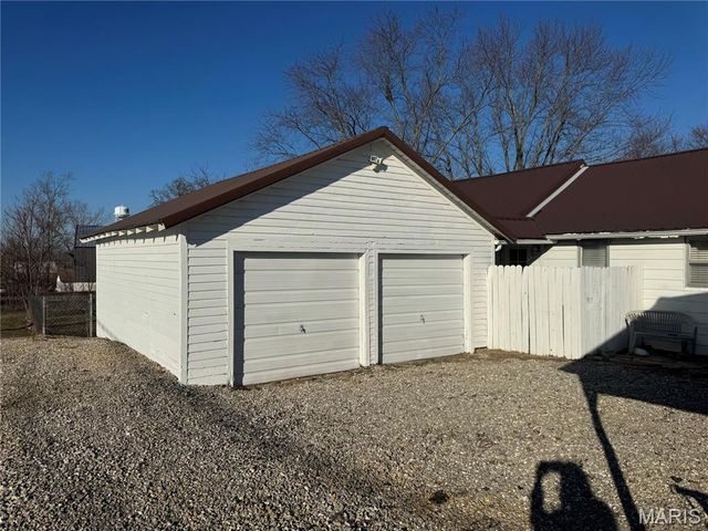 412 W Chestnut Street, Dixon, MO 65459