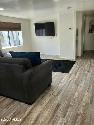 460 E OAK Drive, Munds Park, AZ 86017