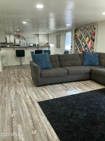 460 E OAK Drive, Munds Park, AZ 86017