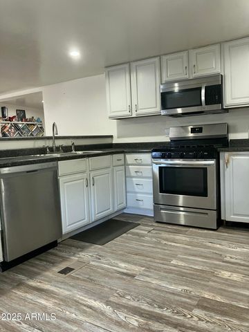 460 E OAK Drive, Munds Park, AZ 86017