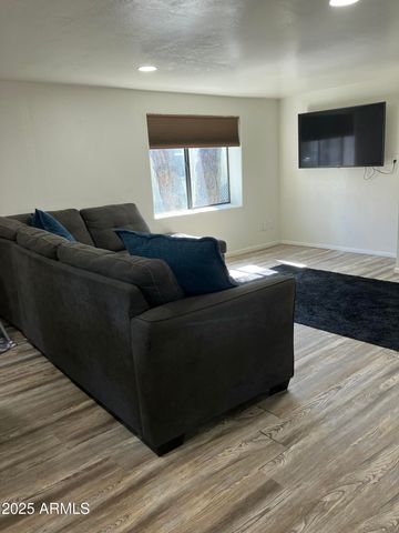 460 E OAK Drive, Munds Park, AZ 86017