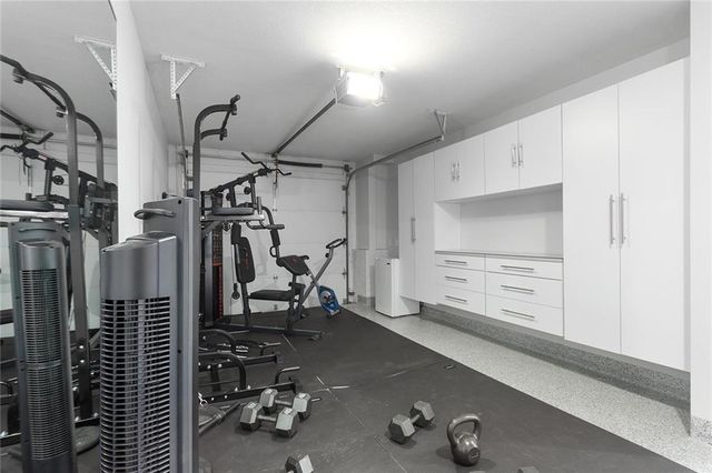 223 NW North Shore Drive, Lake Waukomis, MO 64151