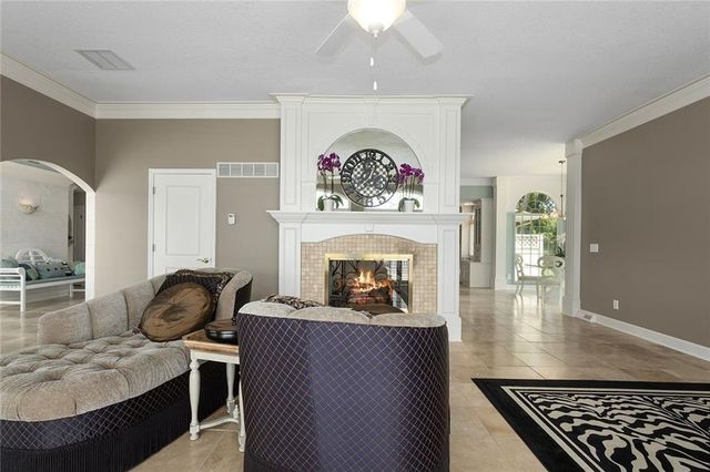 223 NW North Shore Drive, Lake Waukomis, MO 64151