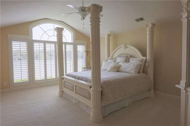 223 NW North Shore Drive, Lake Waukomis, MO 64151