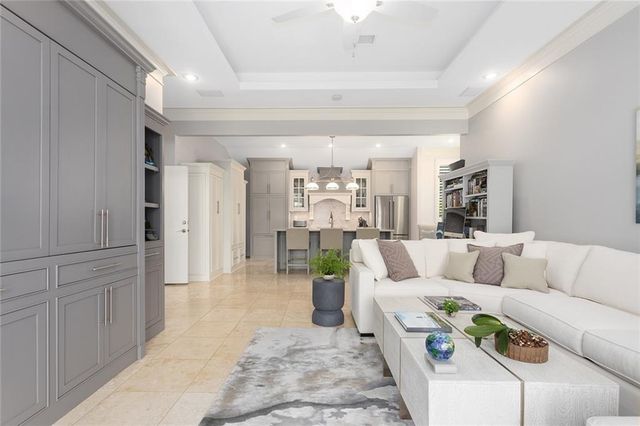 223 NW North Shore Drive, Lake Waukomis, MO 64151