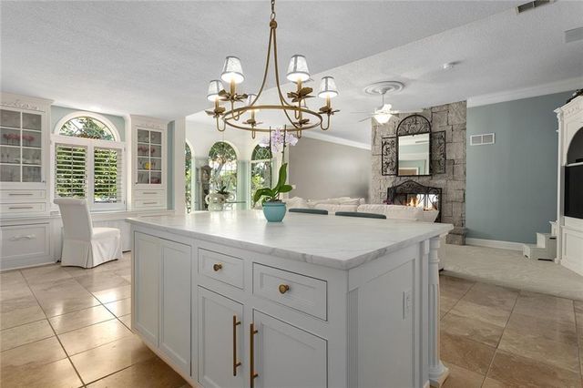 223 NW North Shore Drive, Lake Waukomis, MO 64151