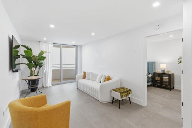 5555 Collins Avenue Avenue 16p, Miami, FL 33140