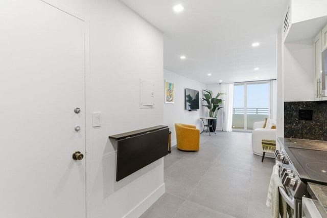 5555 Collins Avenue Avenue 16p, Miami, FL 33140