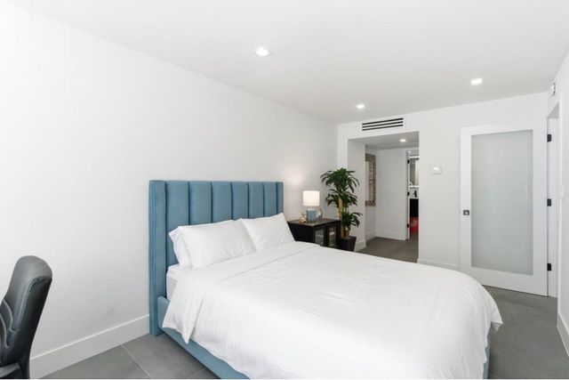 5555 Collins Avenue Avenue 16p, Miami, FL 33140