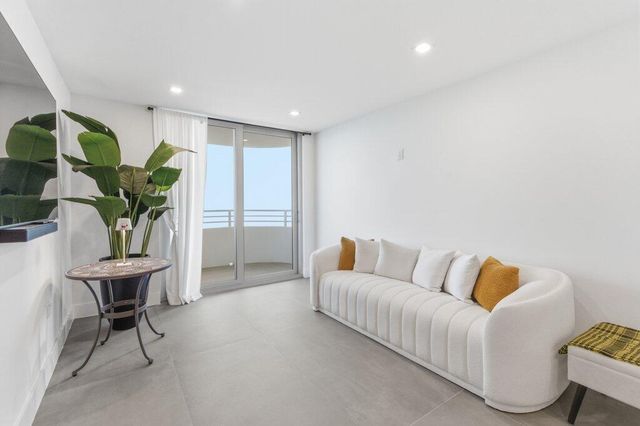 5555 Collins Avenue Avenue 16p, Miami, FL 33140