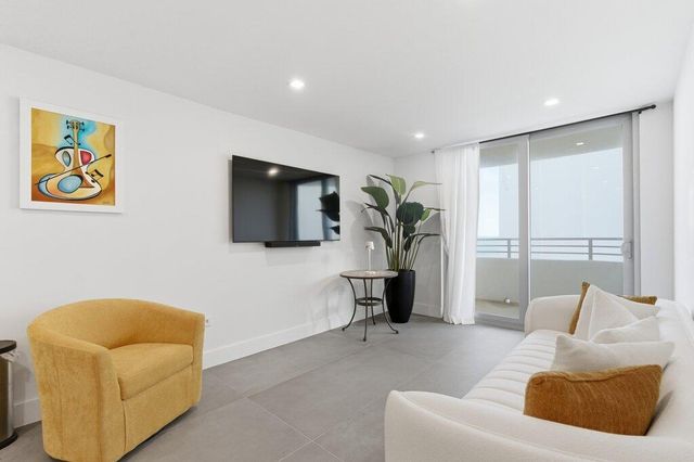 5555 Collins Avenue Avenue 16p, Miami, FL 33140