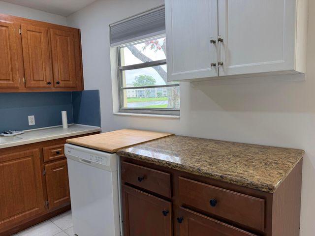 52 Dorset Drive B, Boca Raton, FL 33434