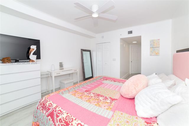 17150 N Bay 2905, Sunny Isles Beach, FL 33160